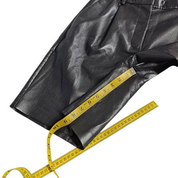 Aritzia Wilfred Limerick Short, Vegan Leather, High Rise, Black, Pleated, Size 6 - Picture 5 of 9